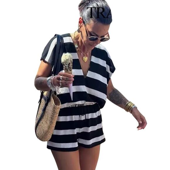 ZARA Women's Black White Striped Print Short Sleeves V-Neck Sweater Size Large - Picture 1 of 5